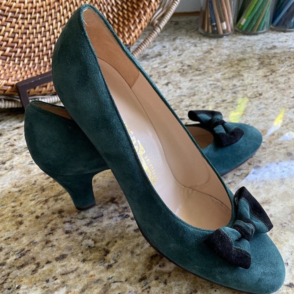Salvatore Ferragamo Hunter Green Suede Bow Pumps
